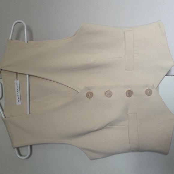 Susana Monaco Cream Sleeveless Button Down Vest - Picture 2 of 8